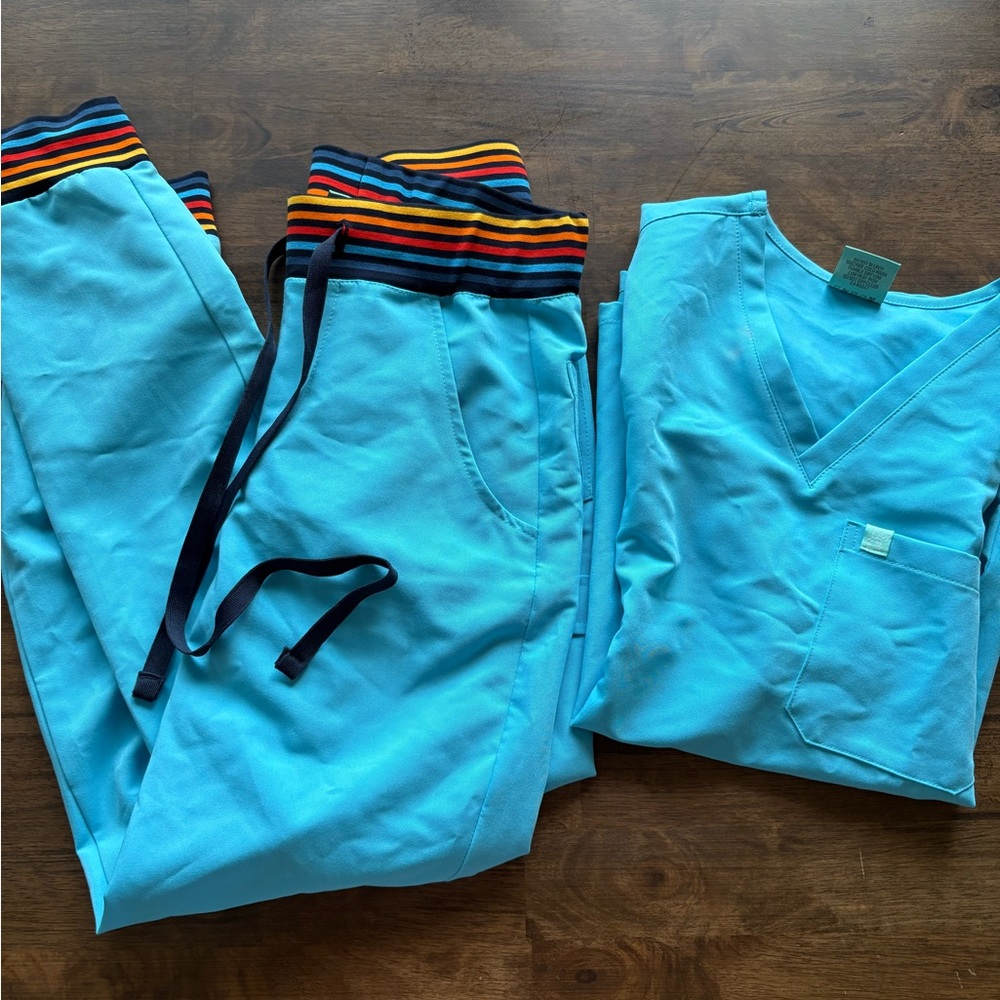 Scrub set